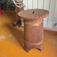 Sgabello in legno