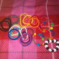 Braccialetti per bambini con perline colorate