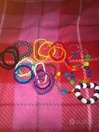 Braccialetti per bambini con perline colorate