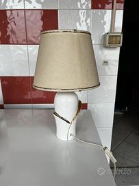 Lampada con base in ceramica