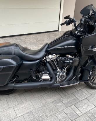 Harley  Davidson Road Glide M8