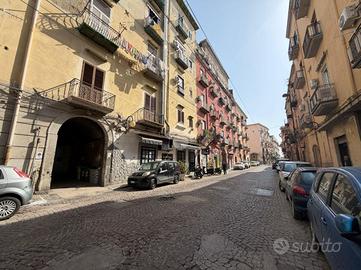 3 LOCALI A NAPOLI