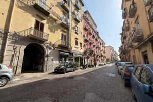 3 LOCALI A NAPOLI