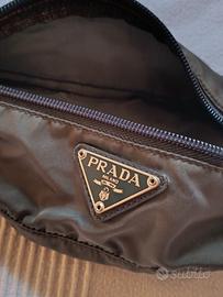 marsupio Prada verde scuro anni '90