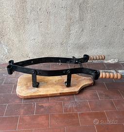Tagliere mezzaluna artigianale in ferro battuto
