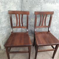 Due sedie in legno