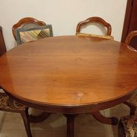 Tavolo e sedie sala da pranzo.