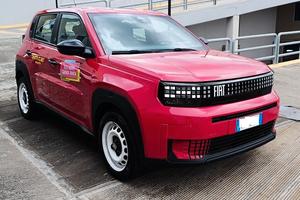 Fiat Grande Panda 44kWh Red