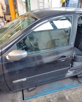 Porta anteriore sx nuda RENAULT CLIO del 2011