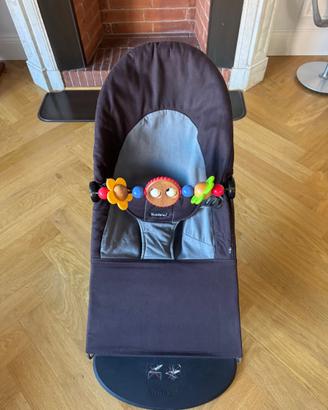 Sdraietta BabyBjörn originale con barra giochi –