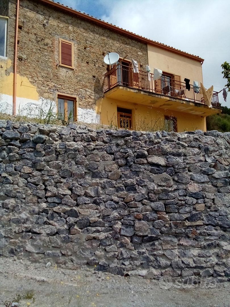 casolare rustico più terreno - Vista 2