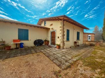 Rustico / Casale di 185 m² con più di 5 locali e b