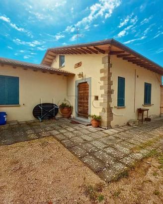 Rustico / Casale di 185 m² con più di 5 locali e b