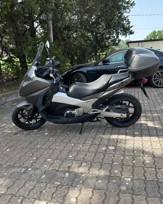 Honda 750 Integra