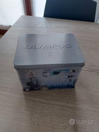 cofanetto con macchina fotografica Olympus Zoom 11