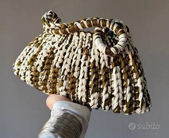 Borsa all’uncinetto verde e bianca fatta a mano