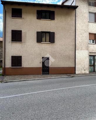 TRIFAMILIARE A VILLA SANTINA