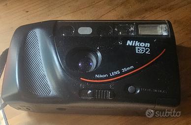 macchina fotografica nikonRFf 2 a rullino