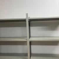 Set completo di scaffalature metalliche