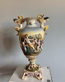 Prezioso vaso Capodimonte numerato.