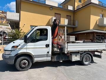 AUTOCARRO IVECO DAILY 65-C15 CON GRU E RIBALDABILE