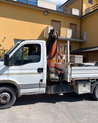 AUTOCARRO IVECO DAILY 65-C15 CON GRU E RIBALDABILE
