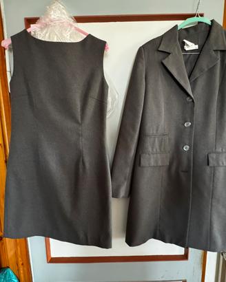 Completo donna abito senza maniche e soprabito.
