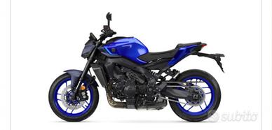 Yamaha MT09 del 2025 Y-AMT blu 9900 euro