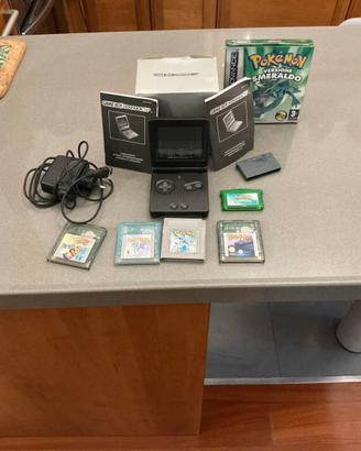 Pacchetto Game Boy Advance SP + Pokemon  Smeraldo
