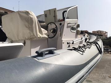 Gommone Beluga 24 - 7,2 metri - motore entrobordo