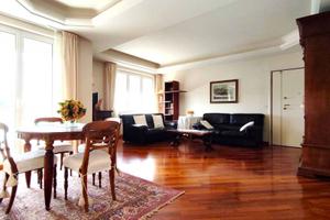 Attico / Mansarda di 141 m² con più di 5 locali e 