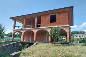 Casa indipendente con terreno