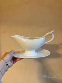 Salsiera con cucchiaio