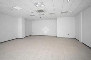 NEGOZIO A GIULIANOVA