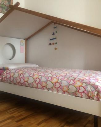 Letto a forma di casetta