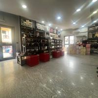 Commerciale in prossimità della piazza