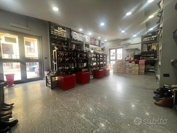 Commerciale in prossimità della piazza