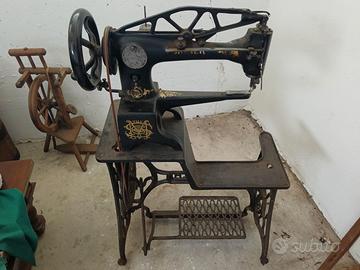 Macchina da cucire d'epoca per calzolaio
