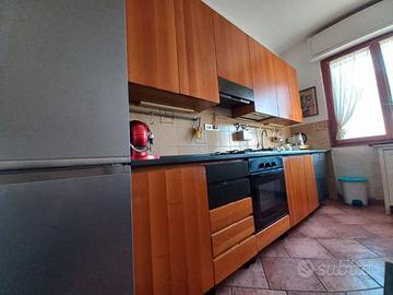 Si regala cucina marca Venete Cucine in noce