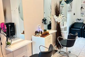 Negozio di parrucchiere unisex