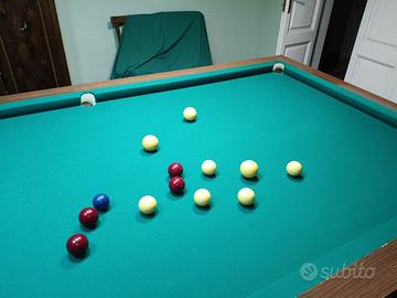 Tavolo da biliardo con mobile da biliardo e lampad