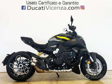 DUCATI Diavel V4 DARK STEALTH YELLOW