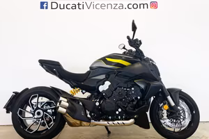 DUCATI Diavel V4 DARK STEALTH YELLOW