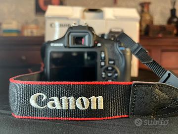 Canon EOS 2000D con obiettivo 18-55mm