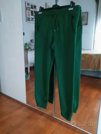 Pantaloni sportivi mai usati. Taglia XL