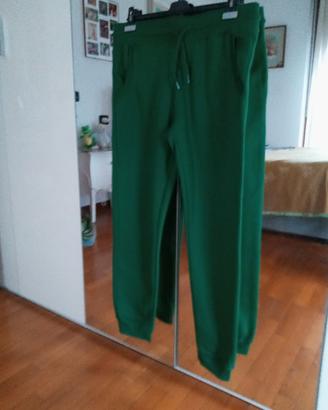 Pantaloni sportivi mai usati. Taglia XL