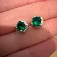Orecchini con pietra verde
