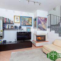 VILLA A SCHIERA CON DUE BOX