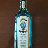 bottiglia di gin bombay sapphire 
