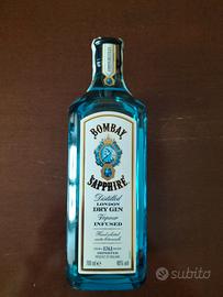 bottiglia di gin bombay sapphire 